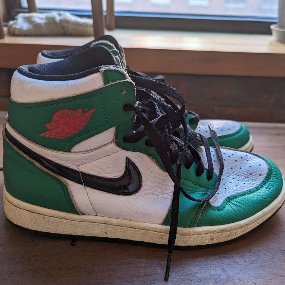 Retro Air Jordan 1 high top OG “lucky green” size 9 women’s
